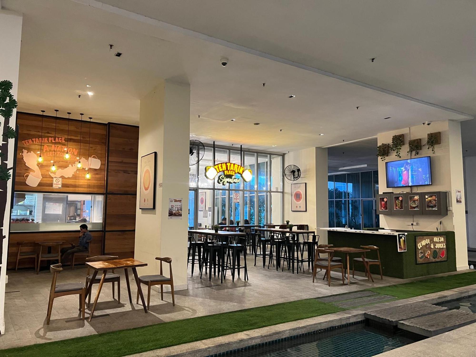 Regalia Spritz Empire Hostel 쿠알라룸푸르 외부 사진