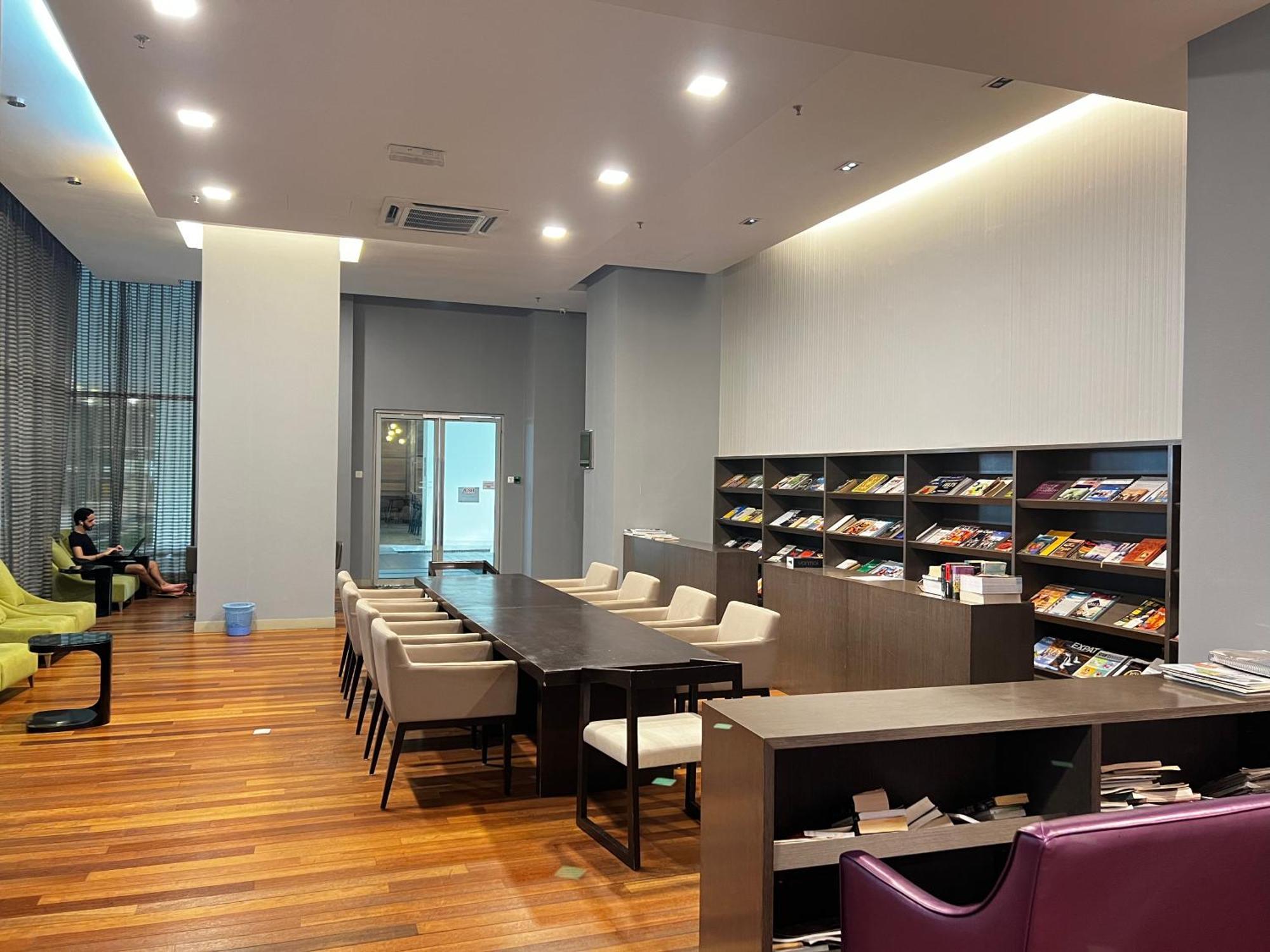 Regalia Spritz Empire Hostel 쿠알라룸푸르 외부 사진