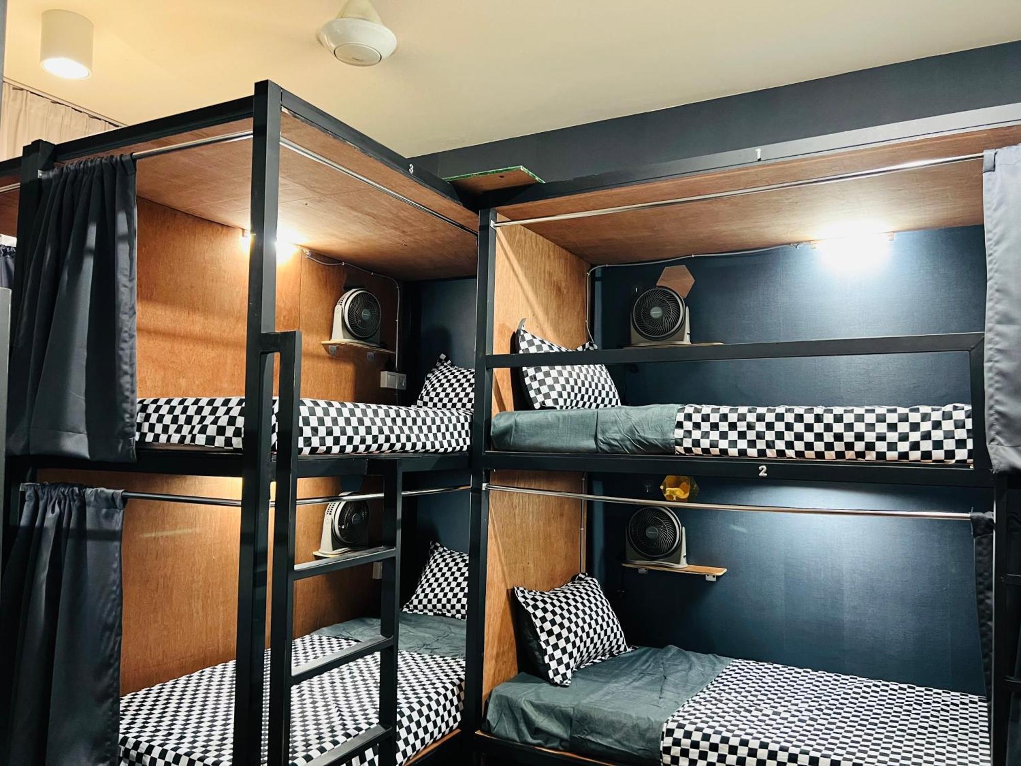 Regalia Spritz Empire Hostel 쿠알라룸푸르 외부 사진