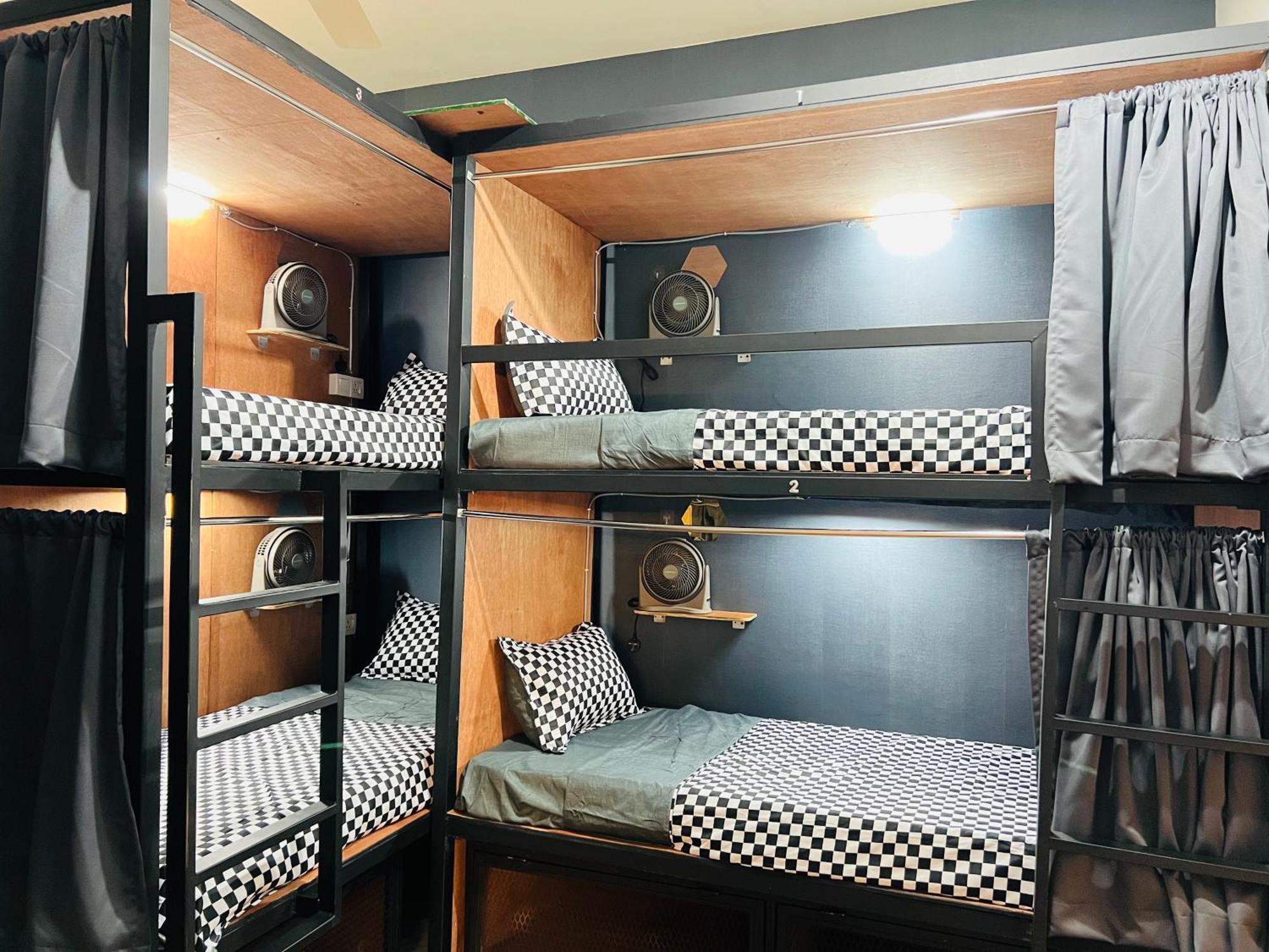 Regalia Spritz Empire Hostel 쿠알라룸푸르 외부 사진