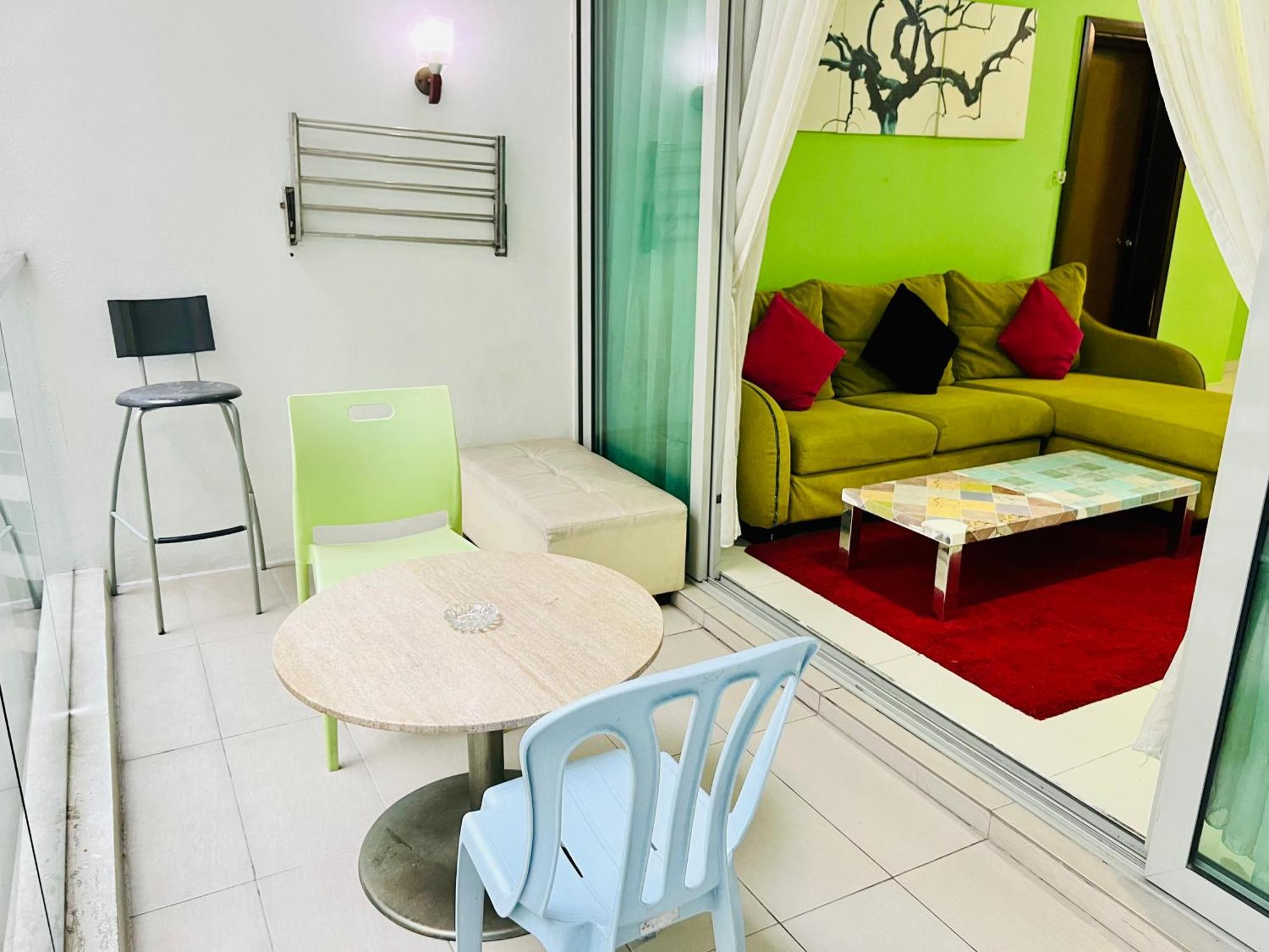 Regalia Spritz Empire Hostel 쿠알라룸푸르 외부 사진