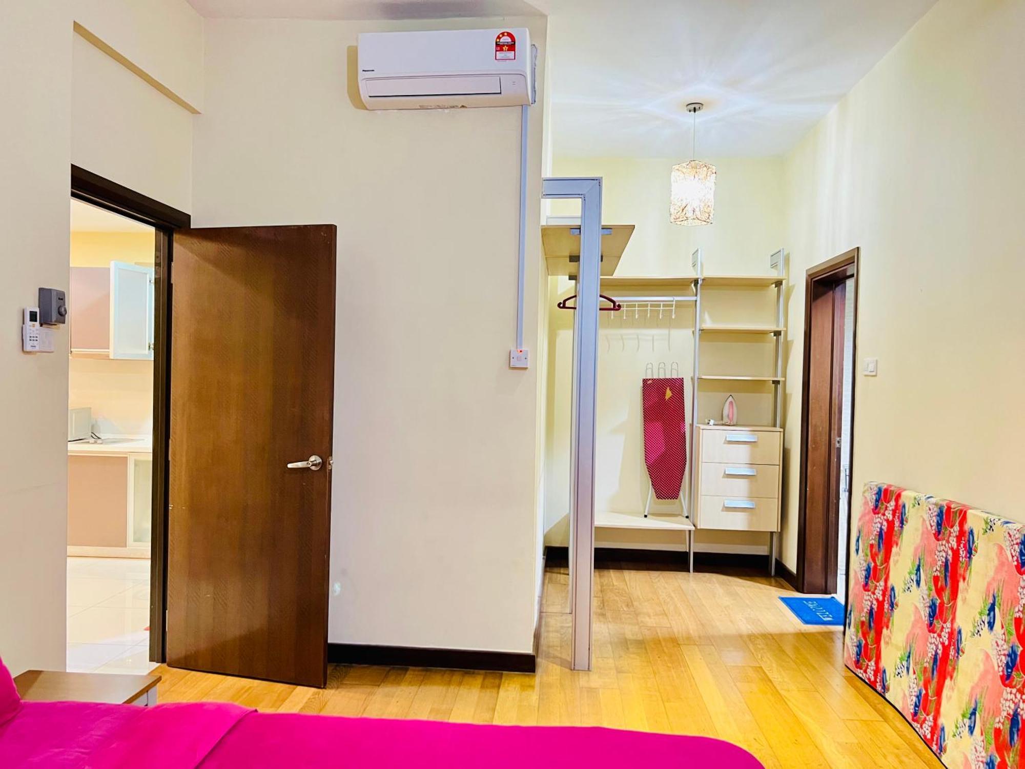 Regalia Spritz Empire Hostel 쿠알라룸푸르 외부 사진
